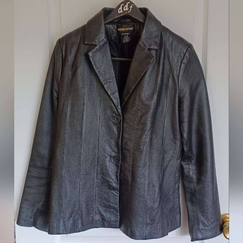 METROSTYLE BLACK 100% LEATHER JACKET WOMEN'S SIZE 10 FULLY LINED 21-0408-1 *FLAW
